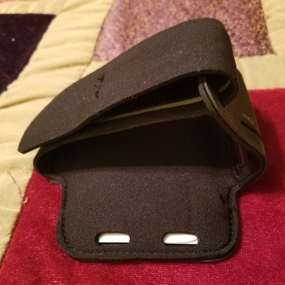 Apple iHome Fitness Arm Band - Picture 6 of 6